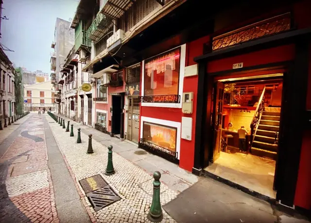 3 Sardines Restaurante-door-photo